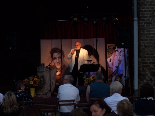 Larry schubas Elvis Show